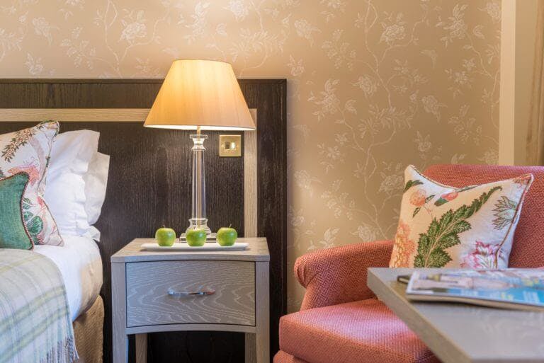 Cosy Knightwood Room at Careys Manor