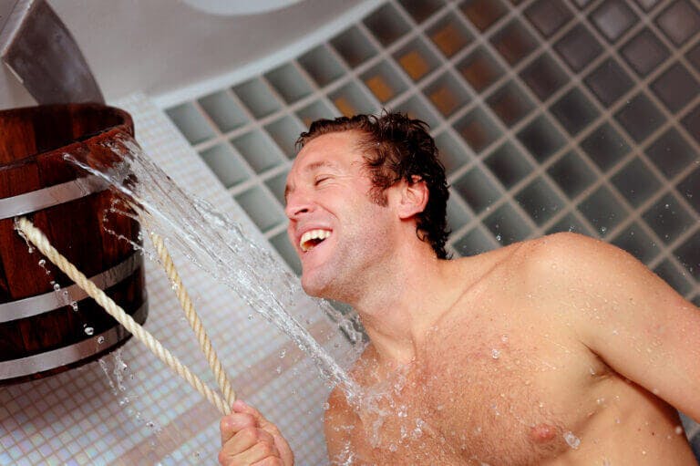 SenSpa guest experiencing cold water bucket in hydrotherapy suite