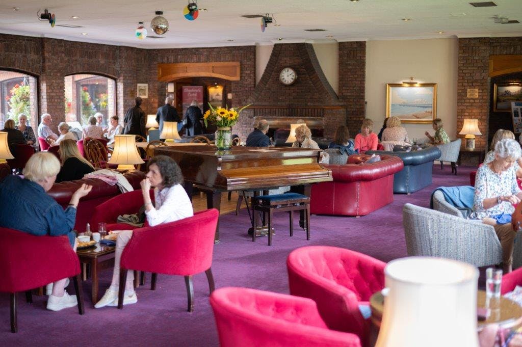 parkway hotel lounge