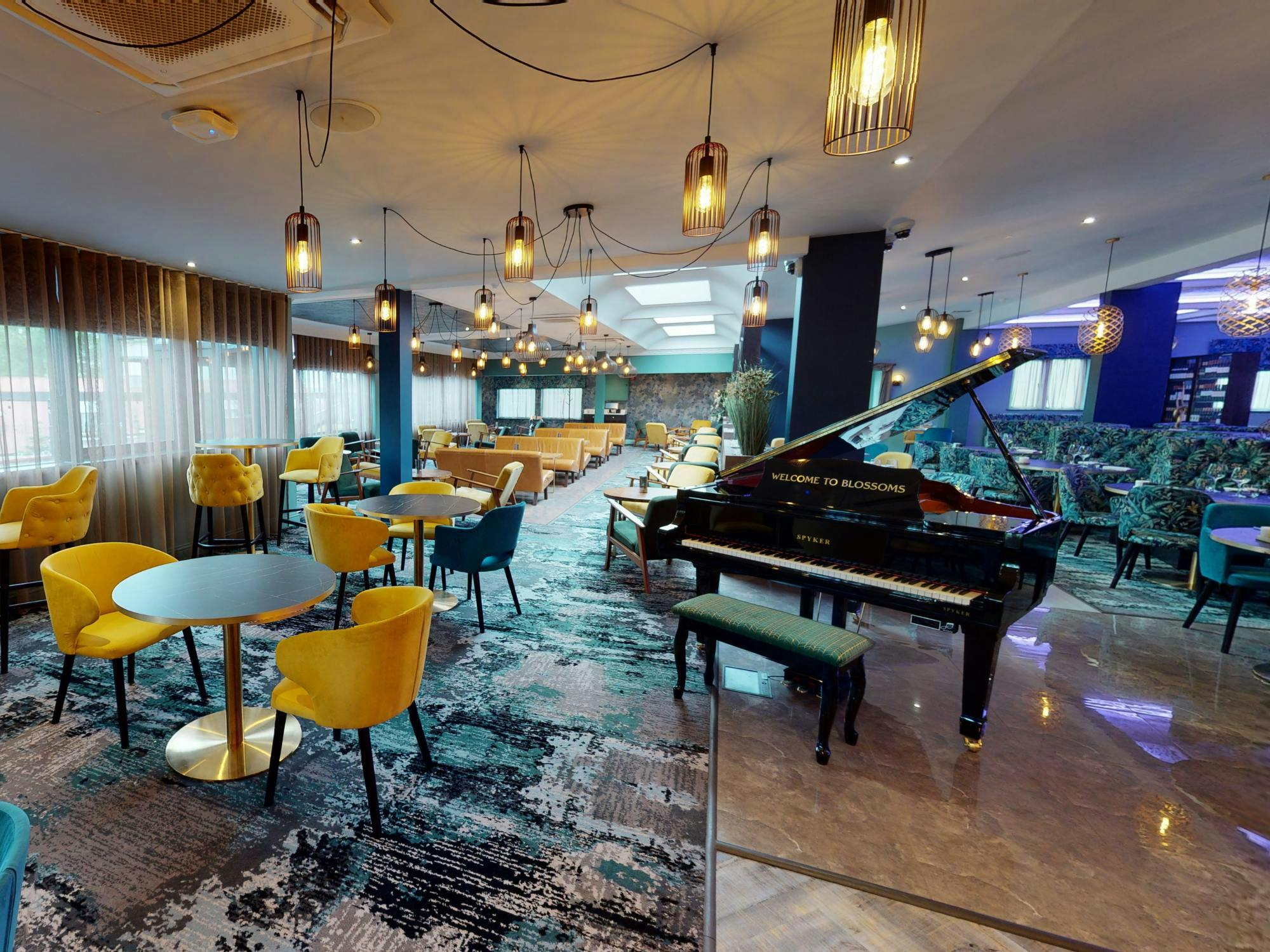 Blossoms Restaurant & Bar